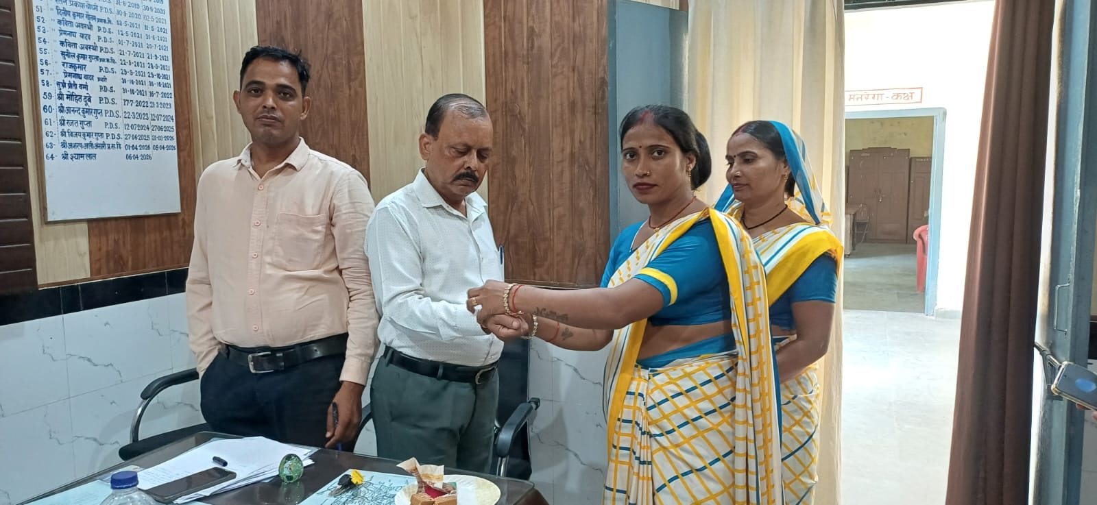 संरक्षण को एक साथ जोड़ते हुए समुदाय को यह संदेश दिया कि जिस प्रकार रिश्तों की रक्षा आवश्यक है, उसी प्रकार जीवनदायिनी प्रकृति की रक्षा भी हमारी सामूहिक जिम्मेदारी है।