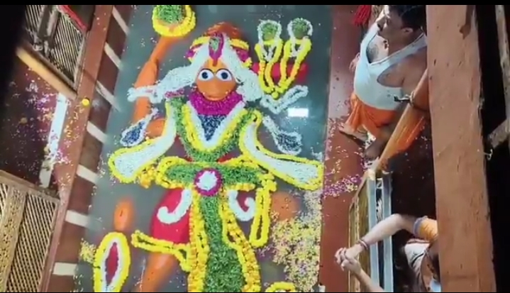 *मां गंगा ने किया बड़े हनुमान जी का महास्नान*