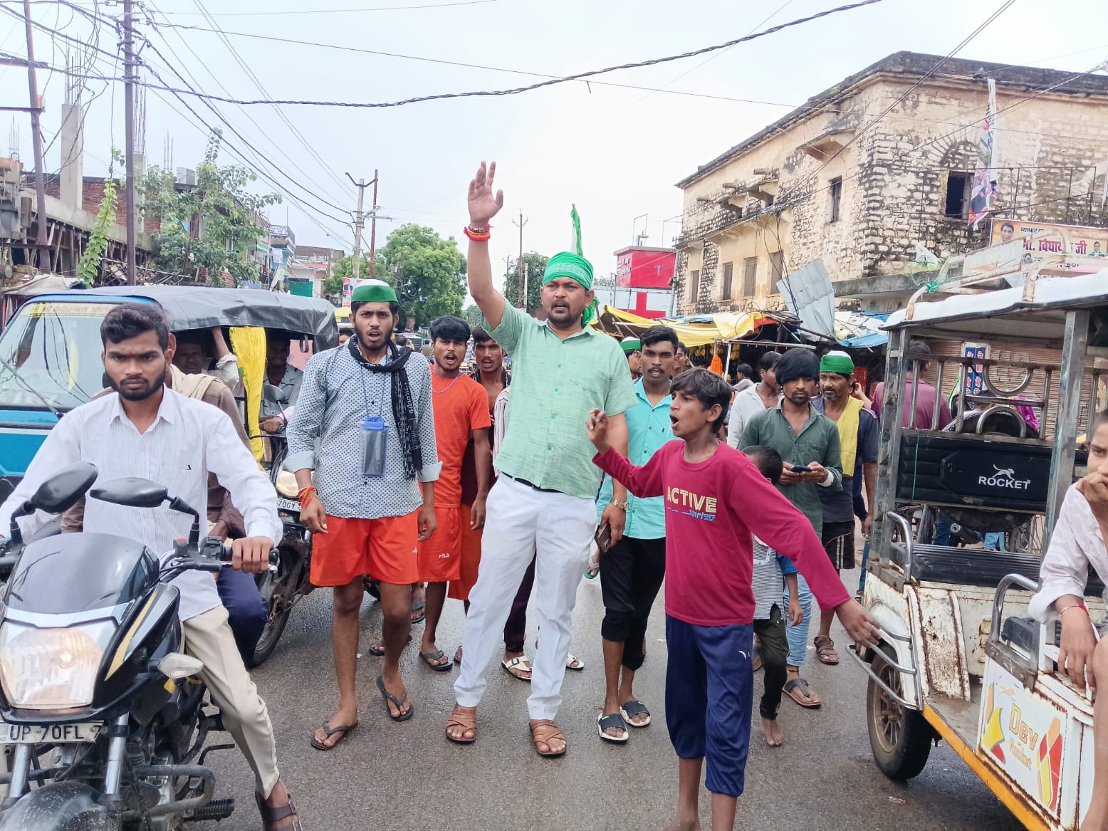 डूडा कालोनी मे व्याप्त बदहाली, जलभराव, के खिलाफ डूडा निवासियों का विरोध प्रदर्शन