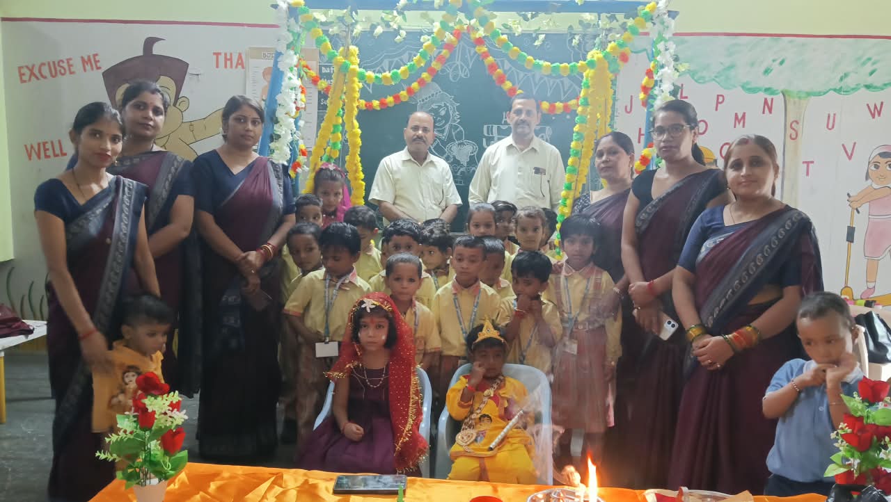 कैंब्रिज विद्यालय के नन्हे मुन्हे ने किया मनमोहक नृत्य विद्यालय प्रांगण मे हर्ष, उल्लास, व उत्साह से मनाया गया श्री कृष्ण जन्मआष्ट्मी का पर्व
