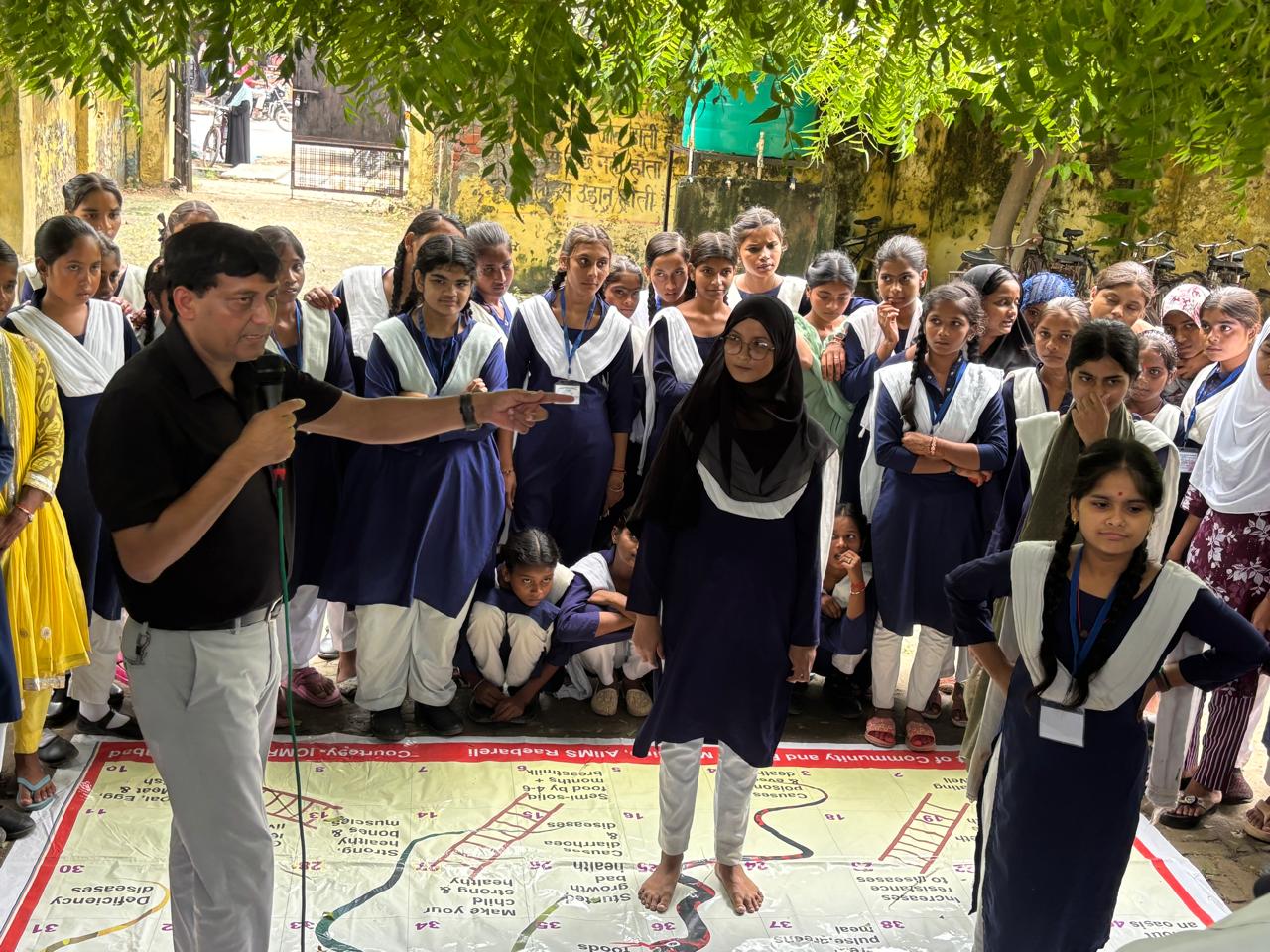 राजकीय बालिका विद्यालय में छात्राओं को पोषण के महत्व को लेकर हुई चर्चा