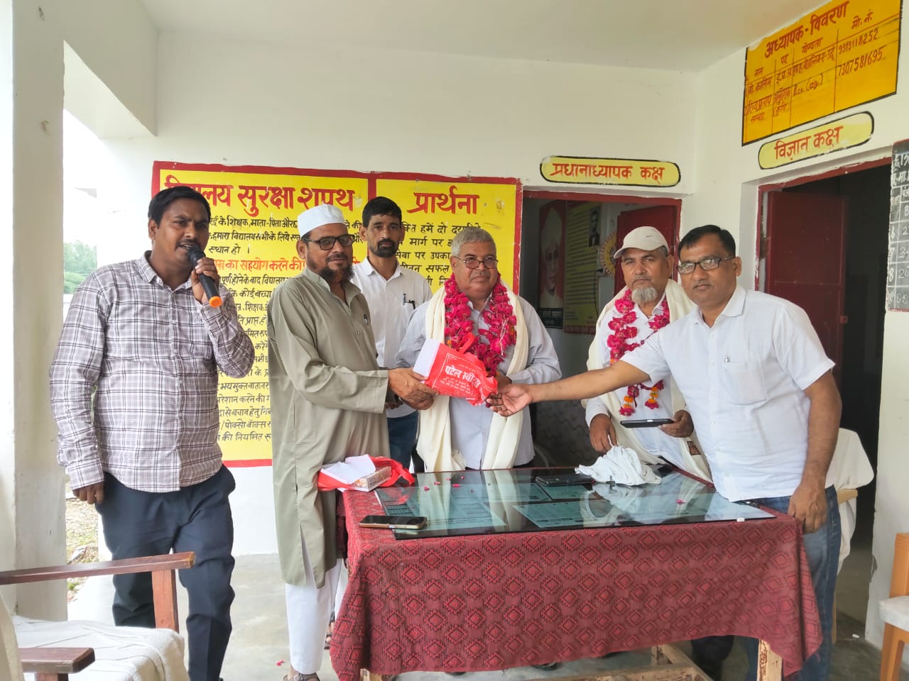 डॉक्टर सर्व पल्ली राधा कृष्णन के जन्म दिवस पर सेवा निवृत शिक्षकों का सम्मान समारोह आयोजित