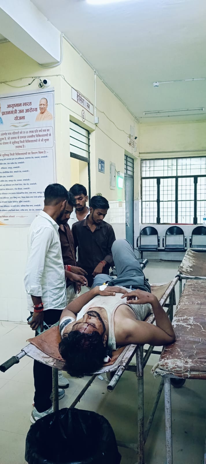 ट्रैक्टर ने बाइक  में जोरदार टक्कर बाइक चालक की हालत नाजुक जिला अस्पताल रेफर