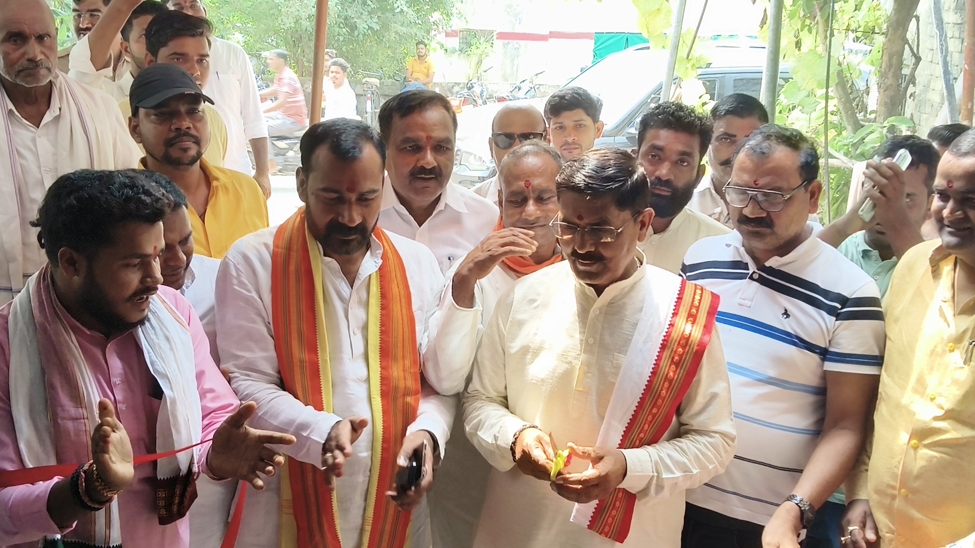 जय गुरुदेव मेडिकल स्टोर एवं पैथोलॉजी सेंटर का भव्य उद्घाटन  जखनिया बाजार में स्वास्थ्य सेवाओं को मिलेगी नई सुविधा, गणमान्य लोगों की रही मौजूदगी