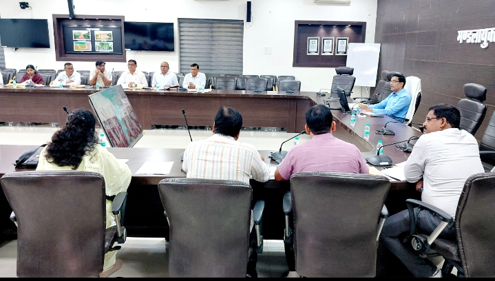 प्रमुख बिंदु  166 विद्यालयों में मेन रोड पार करने वाले बच्चों की सुरक्षित आवाजाही हेतु शिक्षामित्रों की ड्यूटी, 31 विद्यालयों में अप्रोच रोड, 11 में जलभराव तथा 152 विद्यालयों में विद्युत संबंधी समस्याओं के समाधान के निर्देश।