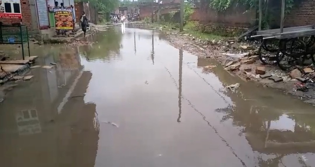 बारिश के चलते डूडा कालोनी में जलभराव के निस्तारण की उठी मांग