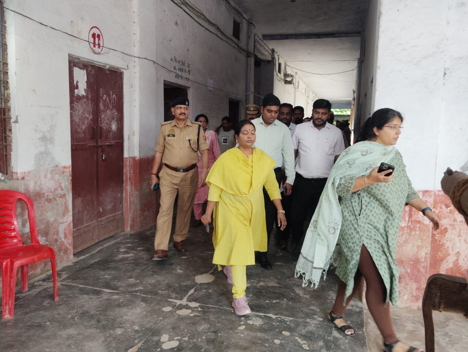 नगर पंचायत क्षेत्र के पांच मतदान केंद्रों पर बनाए गए 29 बूथों के लिए 116 मतदान कर्मियों की ड्यूटी लगाई गई है, जबकि चार रिजर्व पार्टियों में 12 कर्मचारियों को रखा गया है।