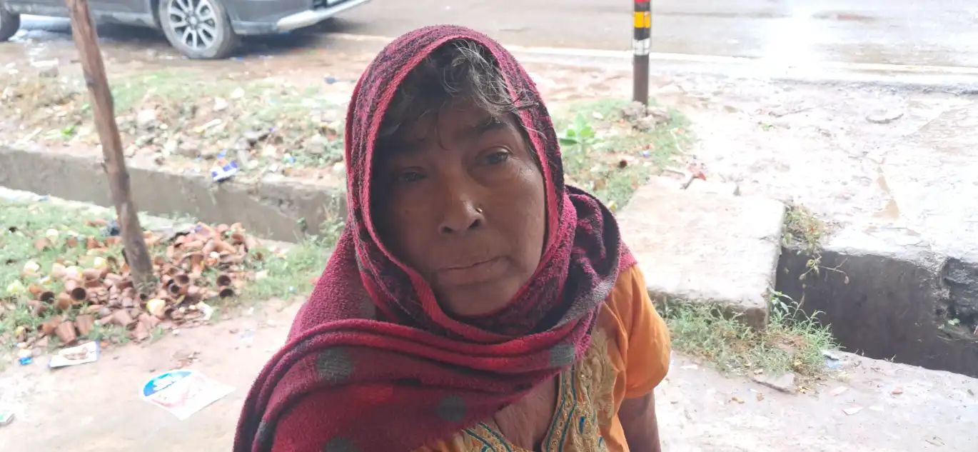 *ऊंचाहार में बुजुर्ग दंपती पर बेटे-बहू का कहर: मारपीट कर घर से भगाने का आरोप, कोतवाली में शिकायत